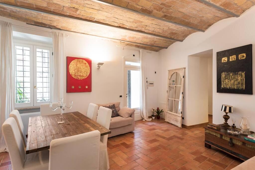 רומא Lovely Colosseum Loft Apartment מראה חיצוני תמונה