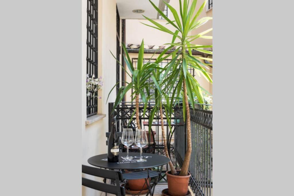 רומא Lovely Colosseum Loft Apartment מראה חיצוני תמונה