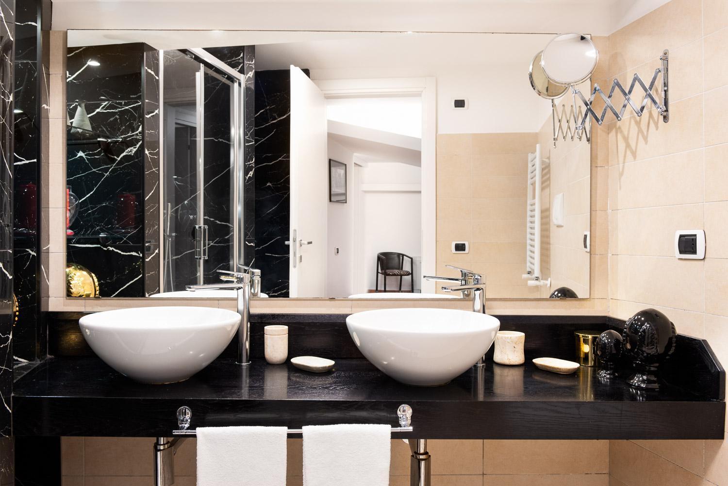 רומא Lovely Colosseum Loft Apartment מראה חיצוני תמונה